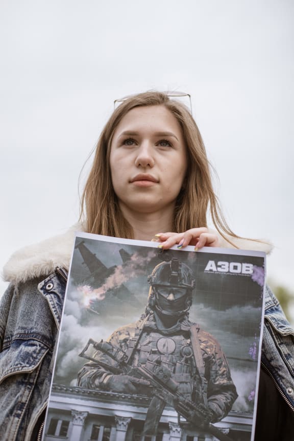In the Ukrainian city of Zaporizhzhia people demonstrated on Wednesday, demanding the extraction of civilians and soldiers from the Azovstal plant in Mariupol.