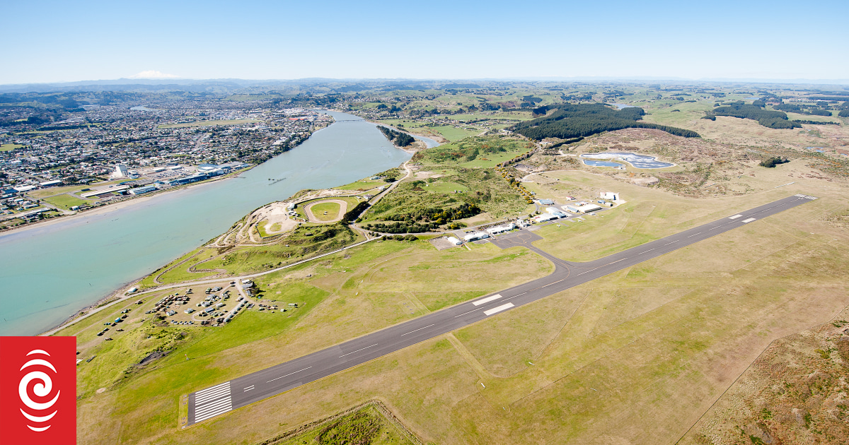 Student pilot's mishap leaves him 'shaken up', damages plane