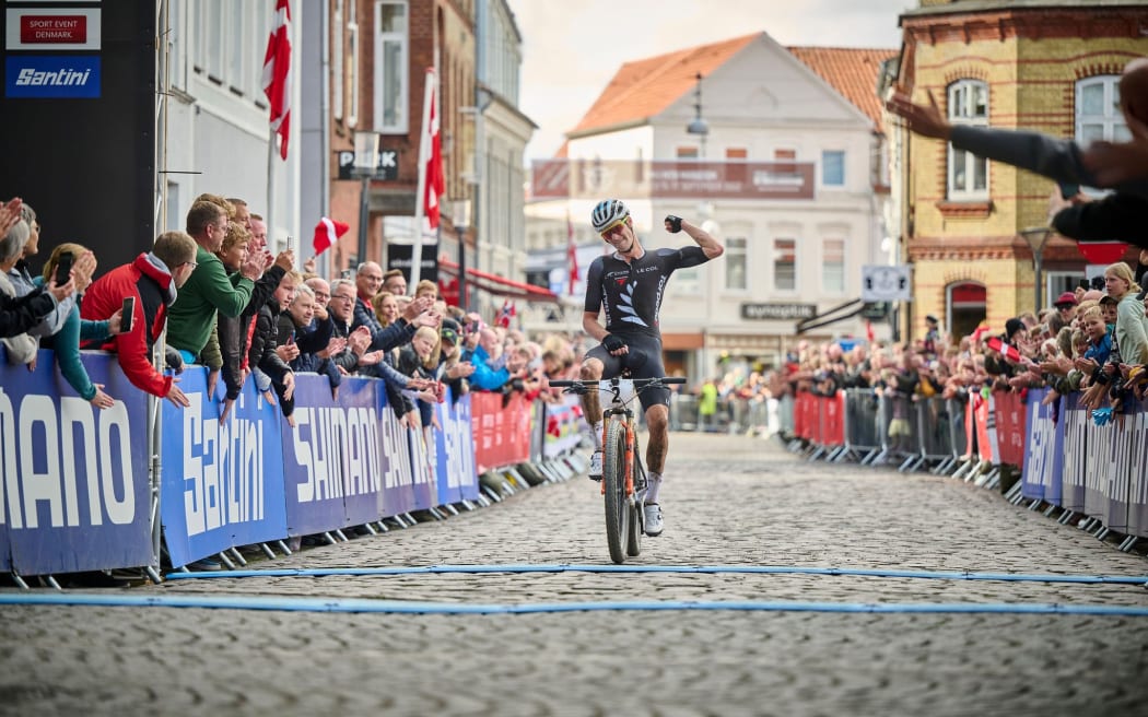 New Zealand's Sam Gaze winning the UCI Mountain Bike Marathon World Championship in Denmark, September 18, 2022.