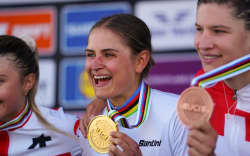 New Zealand mountain bike rider Sammie Maxwell won gold in the under-23 women’s cross country at the cycling world championships in Scotland.