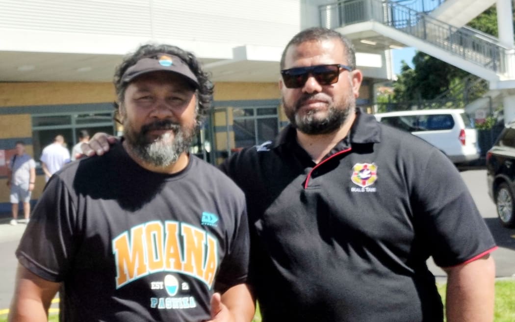 Moana Pasifika assistant coach Vaovasamanaia Seilala Mapusua (left), and 'Ikale Tahi head coach Tevita Tuifua at the North Harbour Stadium on Thursday. Photo: RNZ Pacific