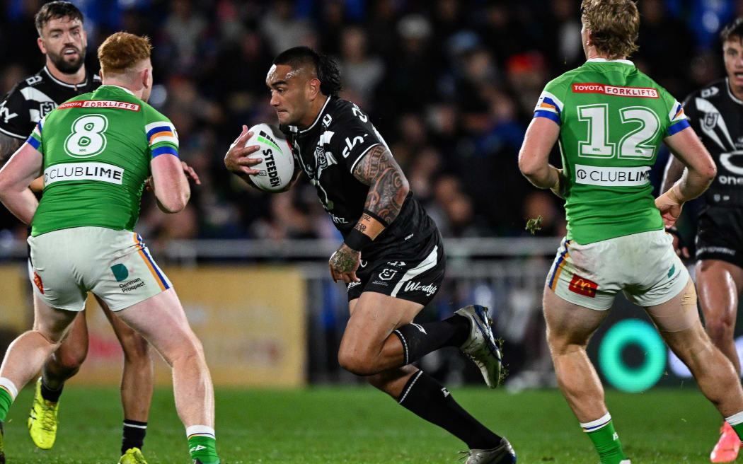 Marata Niukore in action for the Warriors against the Canberra Raiders in Round 12 of the NRL Telstra Premiership Rugby League Competition at Go Media Stadium, Auckland.