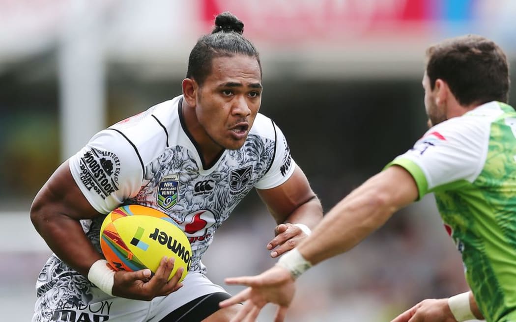 The Warriors' Solomone Kata makes a run at Zac Santo of the Raiders in the quarter final during day 2 of the NRL Auckland Nines at Eden Park, Sunday 7 February 2016. Photo: Anthony Au-Yeung / www.photosport.nz