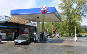Ātiamuri Gull Station on State Highway 1.