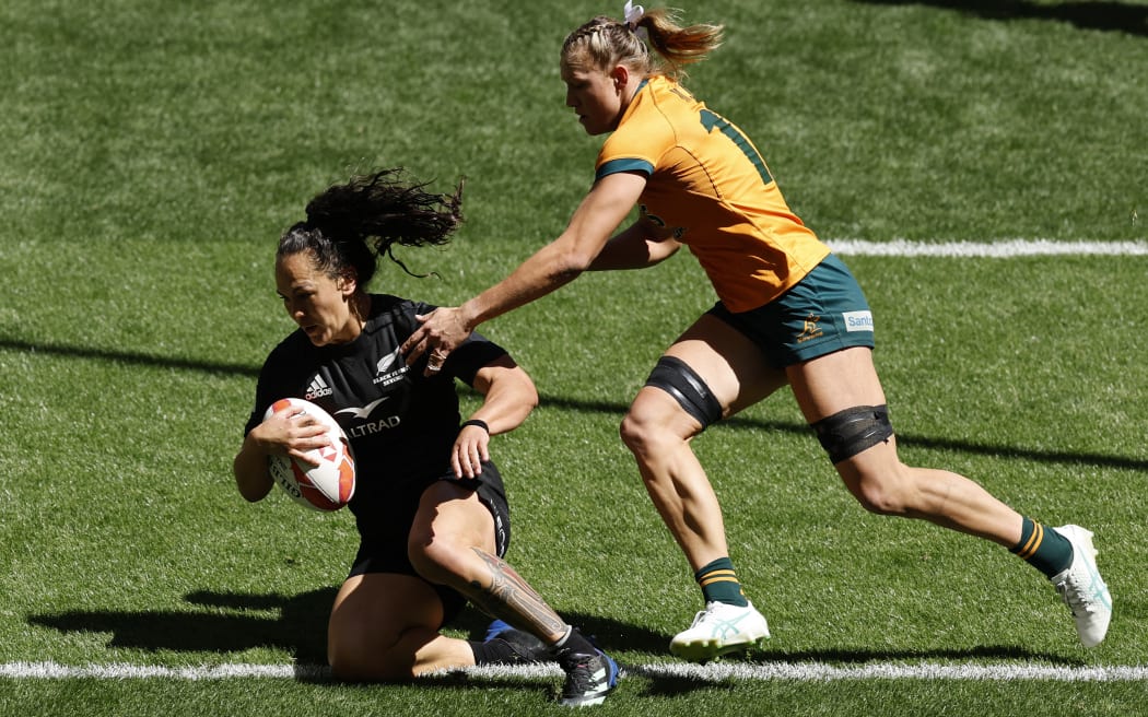 Black Ferns's Portia Woodman-Wickliffe scores a try despite the opposition of Australia's Maddison Levi during the HSBC World Rugby Sevens women's semifinal match between Australia and New Zealand at the Metropolitano stadium in Madrid on June 2, 2024.