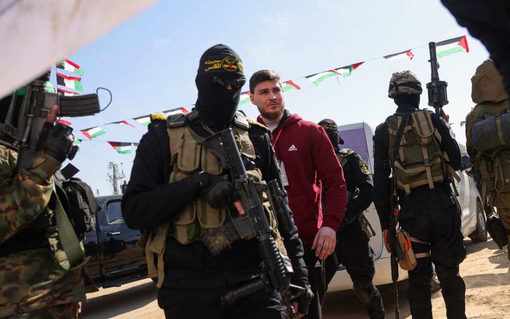 Israeli-Russian hostage Sasha Trupanov before handing him over to a Red Cross team in Khan Yunis, southern Gaza Strip, on February 15, 2025, as part of the sixth hostage-prisoner exchange. (Photo by Bashar TALEB / AFP)