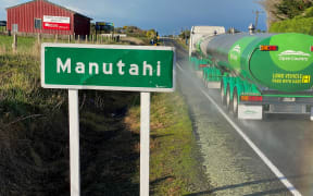 Manutahi is also a tiny town on State Highway 3 in South Taranaki, an hour's drive from Lepperton.