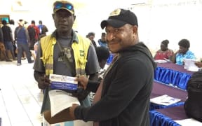 Autonomous Bougainville scrutineers receive scrutineering materials for the referendum.