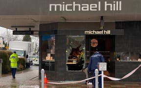 Police outside the Michael Hill store in Pukekohe that was burgled in the early hours of 5 September, 2022.