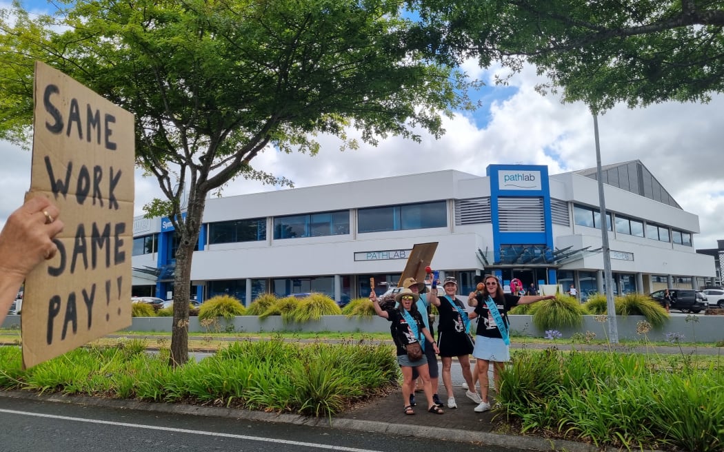 The picket outside Pathlab Hamilton on 5 February 2025, by Apex Union laboratory workers who are striking across the country for 48 hours (5 February and 7 February) - calling for pay parity with their hospital counterparts.