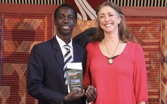 Leo Mwape receives the Tohu Auahatanga Award at the 2022 Race Unity Awards