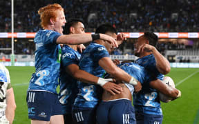 Blues team celebrate the try of Mark Telea.
Blues v Highlanders, Sky Super Rugby Trans-Tasman Final. Eden Park, Auckland. New Zealand. Saturday 19 June 2021. Â© Copyright Photo: Andrew Cornaga / www.photosport.nz