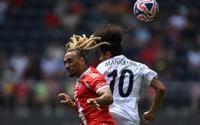 Bayern Munich's French defender Sacha Boey fights for the ball with Auckland City's New Zealander midfielder Dylan Manickum during the Club World Cup 2025.