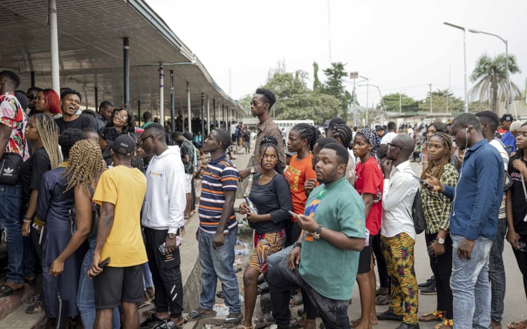 Voters queue at Nnamdi Azikiwe University polling station in Awka on February 25, 2023, during Nigeria's presidential and general election. (Photo by Patrick Meinhardt / AFP)