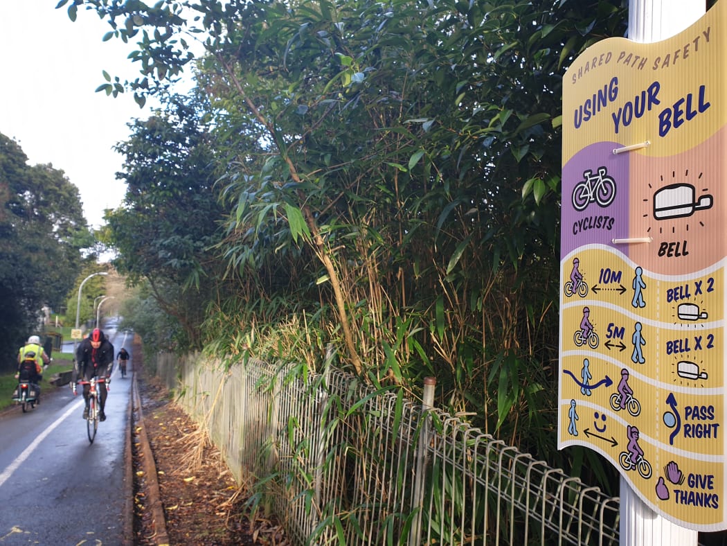 A sign next to the northwestern cycleway provides advice for using bells.