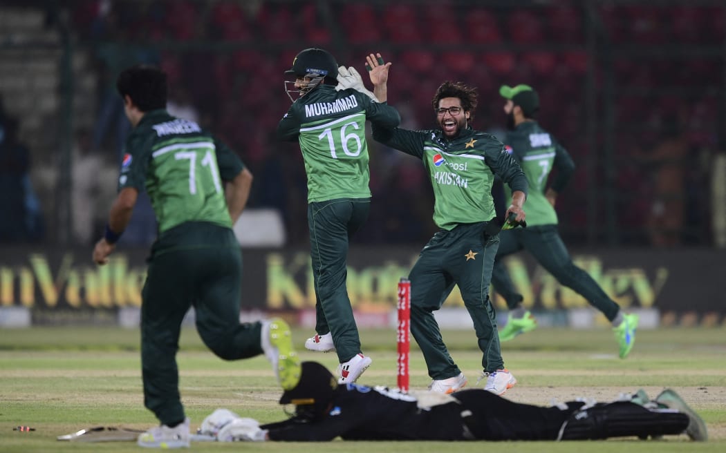 Pakistan's cricketers celebrate after the runout of New Zealand's Tom Blundell
