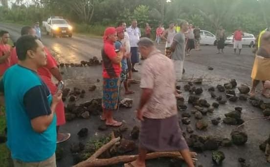 A road block outside Salelologa to stop an HRPP party protest rally from entering.