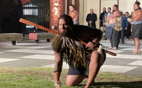 The laying of the raukura.
