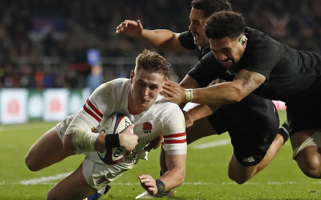 England full-back Freddie Steward scores a try during the Autumn Nations Series International rugby union match between England and New Zealand at Twickenham stadium, in London, on November 19, 2022.