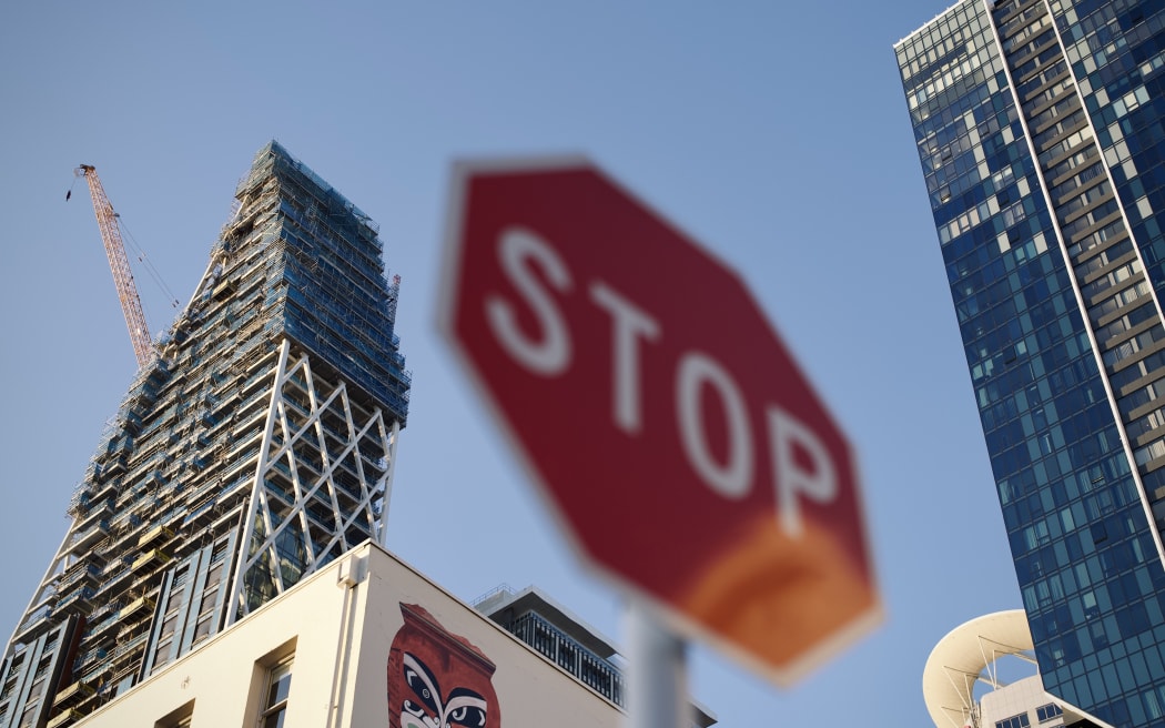 The Seascape apartment project, developed by Shundi Customs and constructed by China Construction NZ, has come to a standstill. The project was once planned to be the tallest residential apartment building in New Zealand.