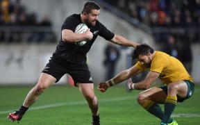 Dane Coles fends off Adam Ashley Cooper.