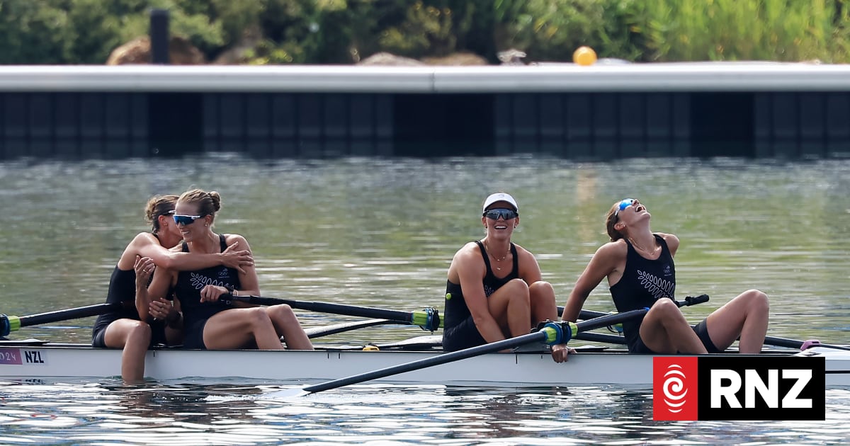 Mixed rowing hits the water for the first time | RNZ