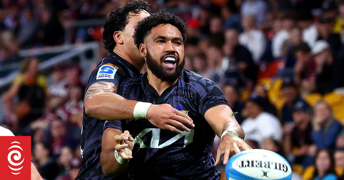 Hurricanes wing Fehi Fineanganofo heading to England after 2026 season