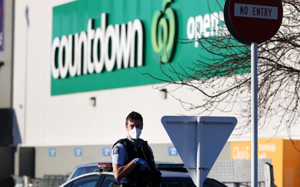 AUCKLAND, NEW ZEALAND - SEPTEMBER 04: Armed police guard Lynmall Countdown the morning after a suspected terrorist attack on September 04, 2021 in Auckland, New Zealand.