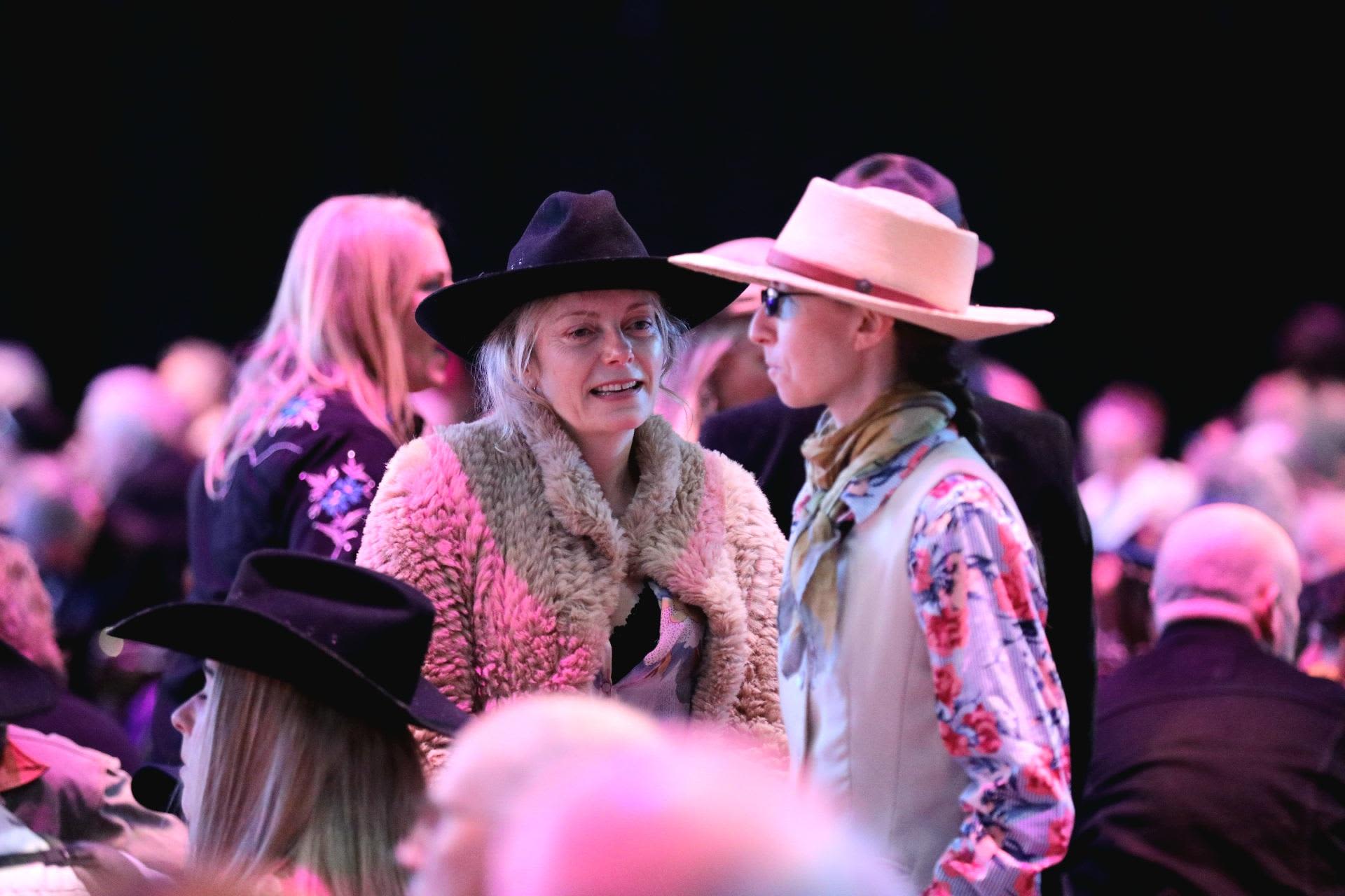 'Goodbye to a beautiful twin' - Dame Jools Topp farewelled by her ...