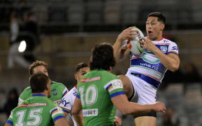 Roger Tuivasa-Sheck of the Warriors claims the ball against the Canberra Raiders.