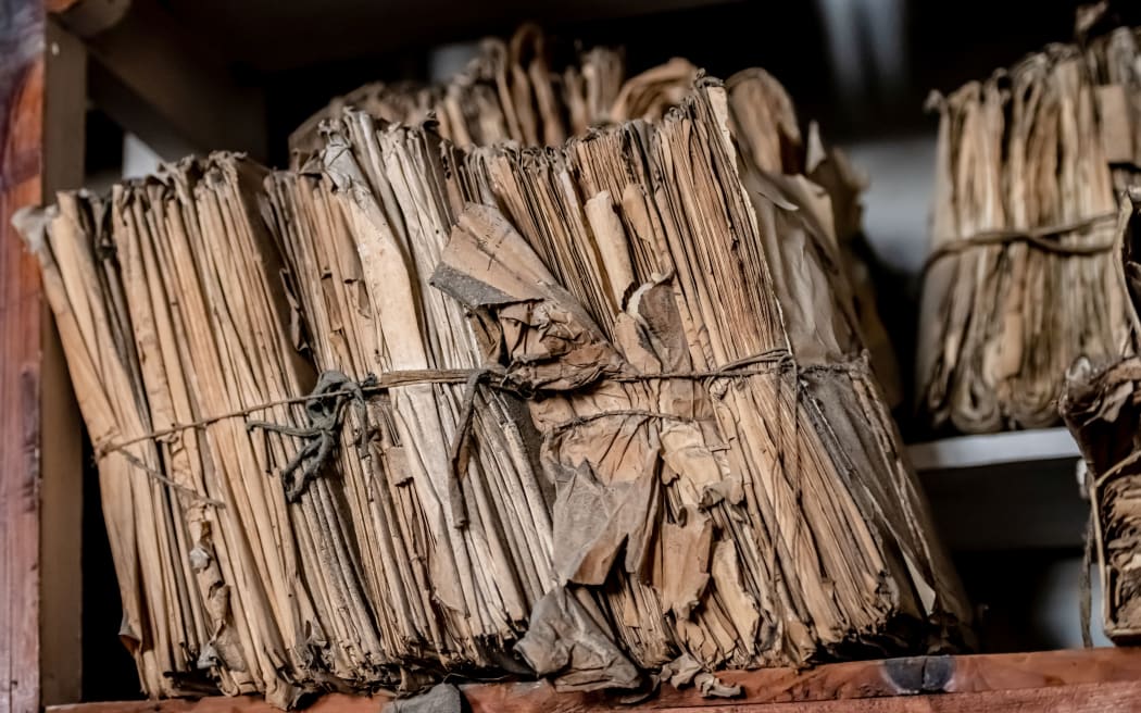 Dossiers of historical documents