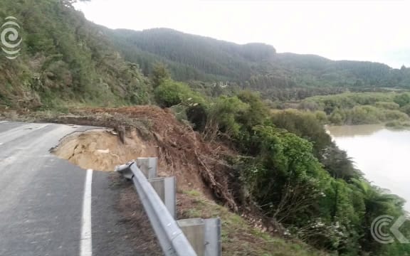 Major slip closes road to Matahina Dam: RNZ Checkpoint