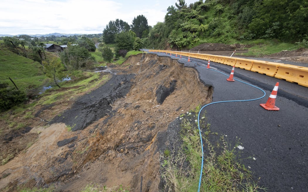 The slip on Wairoa Road. Photo: John Borren/Sun Media.