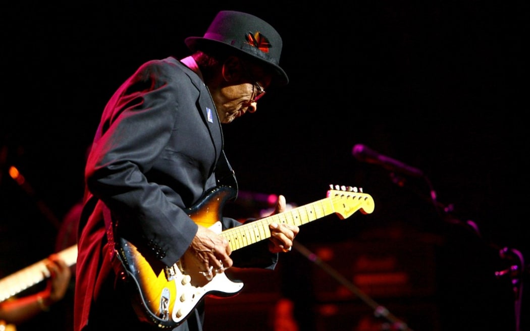 Guitarist Hubert Sumlin performs live during The Experience Hendrix Tour presented by Gibson Guitars at The Beacon Theater on October 17, 2007 in New York City