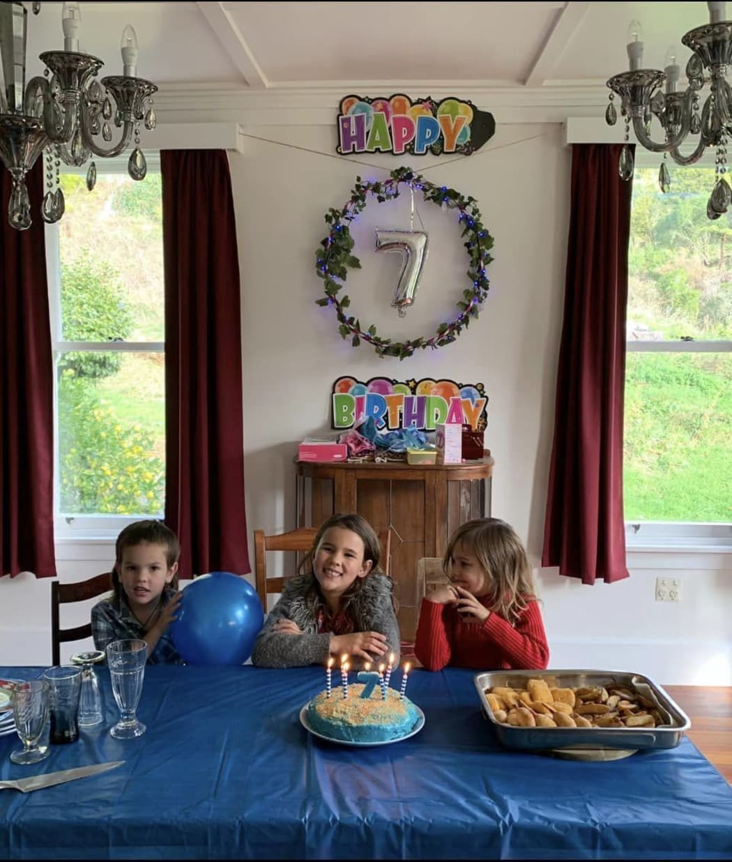 Tom Phillips and children still elusive as $80k reward runs out | RNZ News