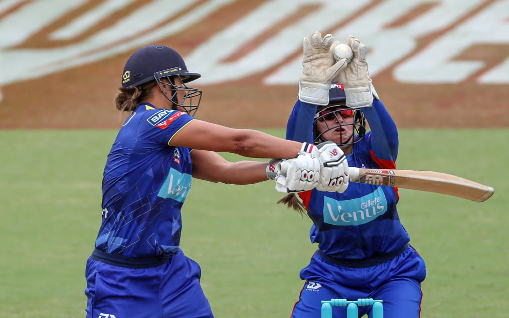 Otago Sparks batter Suzie Bates on her way to a match-winning innings against the Auckland Hearts in the women's Super Smash.