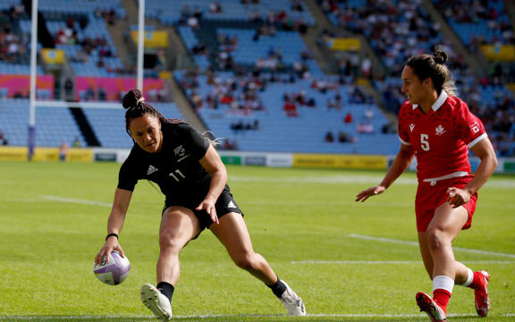 Portia Woodman of New Zealand scores a try v Canada at Coventry Arena in the 2022 Commonwealth Games.