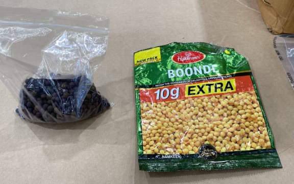 A 66-year-old man was arrested by Customs today for allegedly smuggling 10 kilograms of Kamini pills from India.