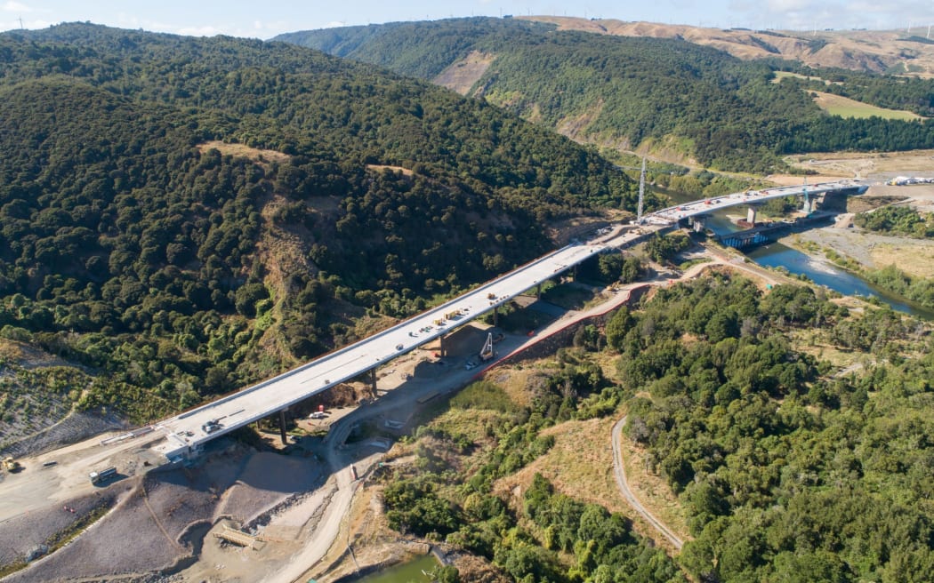 On the Ashhurst side of the highway, the road begins by crossing two new bridges before a steep climb.