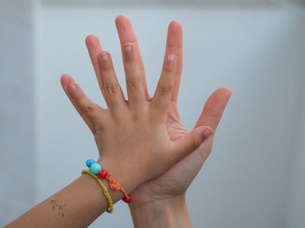 Little kids who count on their fingers do better at maths | RNZ