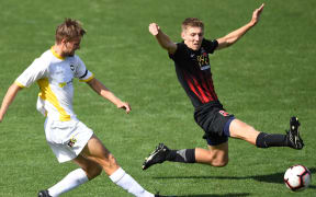 Andre de Jong scores for Eastern Suburbs under pressure from Canterbury's Daniel McHenery.