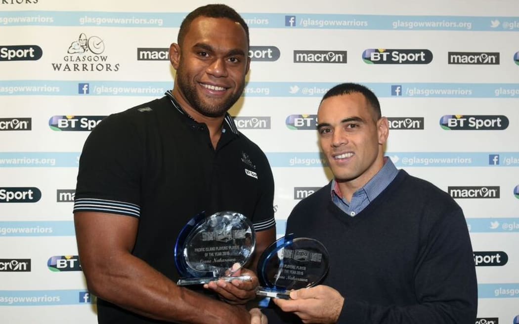 Leone Nakarawa is presented the award for Pacific Islands Players' Player of the Year by Manu Samoa halfback Kahn Fotuali'i.