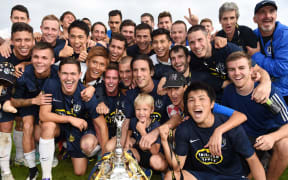 Auckland City celebrate with the trophy, 2015.