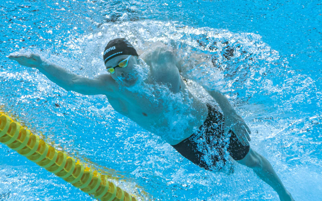 An underwater view shows New Zealand's Lewis Clareburt competing in the final of the men's 400m individual medley swimming event during the Tokyo 2020 Olympic Games at the Tokyo Aquatics Centre in Tokyo on July 25, 2021. (Photo by François-Xavier MARIT / AFP)