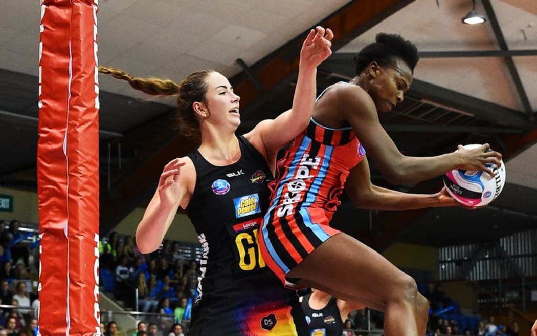 Tactix star Mwai Kumwenda in action against the Magic, Nelson, 2016. ©Copyright Photo: Chris Symes / www.photosport.nz