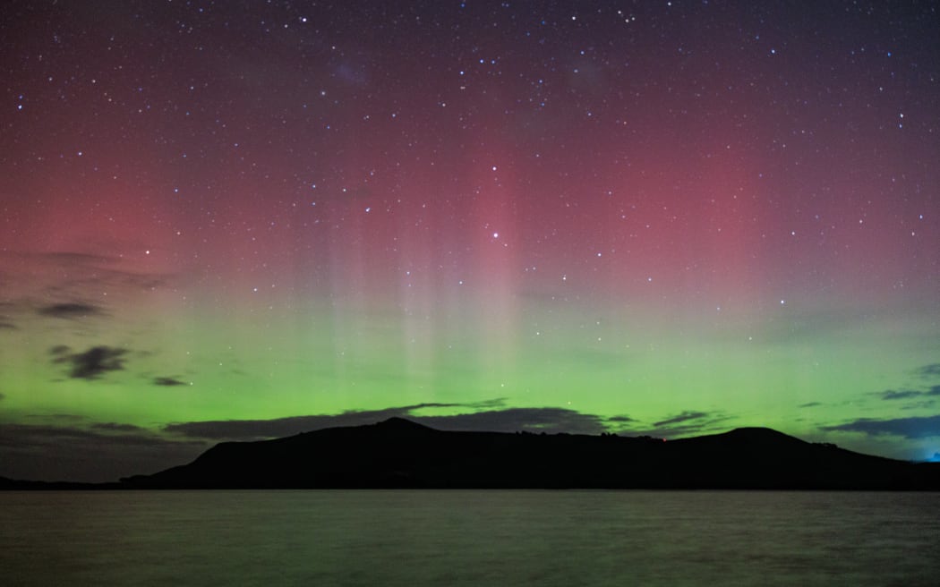 An Aurora Australis lit up New Zealand skies on Monday night, with a spectacular display of colours.