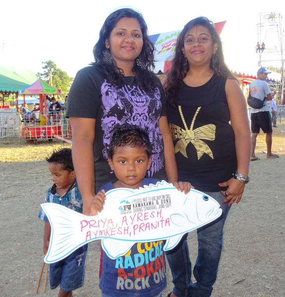 Fijian family taking the 4FJ pledge
