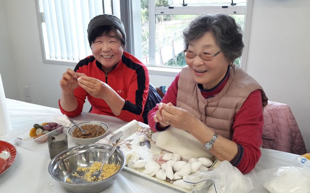 To keep traditions alive, KPACT Senior Academy recently hosted a special celebration where participants made songpyeon to mark Chuseok.