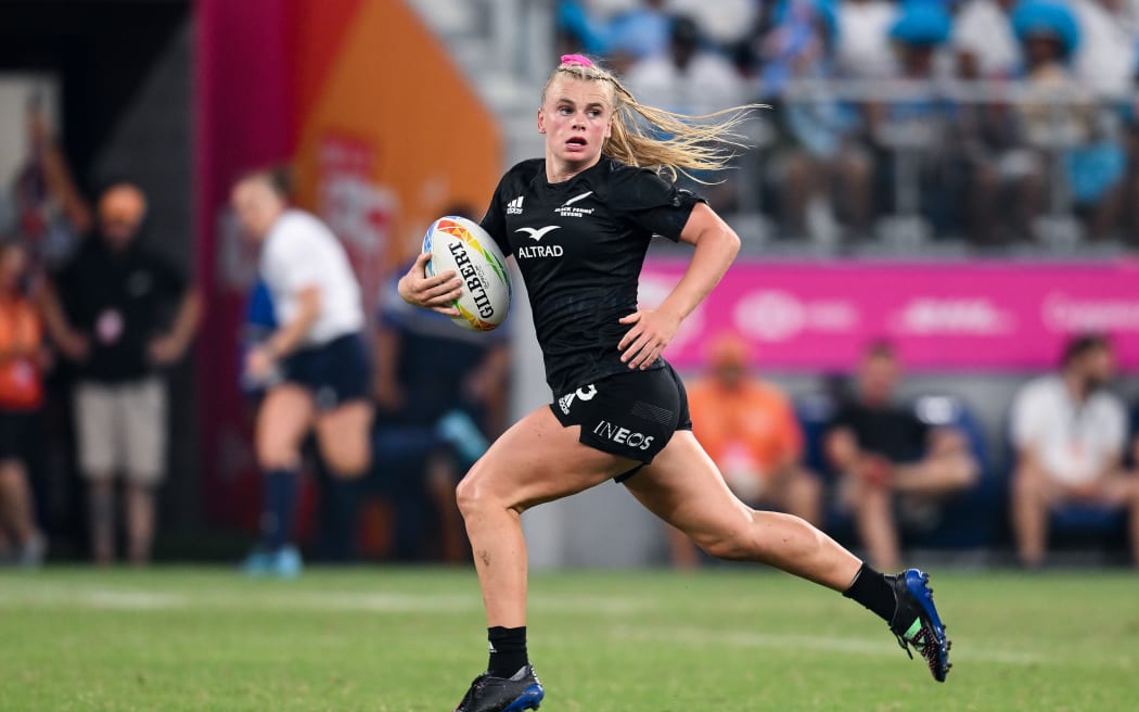 Jorja Miller of New Zealand runs the ball during the HSBC Sydney Sevens women's gold medal final rugby match between France and New Zealand at Allianz Stadium in Sydney, January 29, 2023. (AAP Image/Steven Markham/ www.photosport.nz)