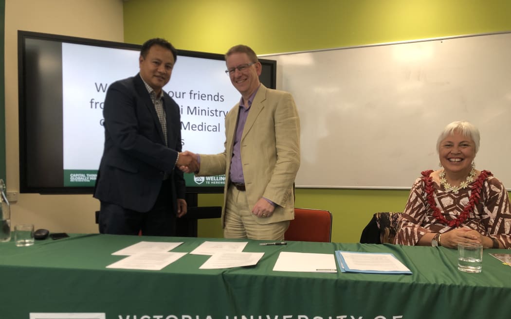 Kiribati health minister Tinte Itinteang, left, on signing the deal with Professor Neil Dodgson, with Assistant Vice-Chancellor (Pasifika) Luamanuvao Dame Winnie Laban